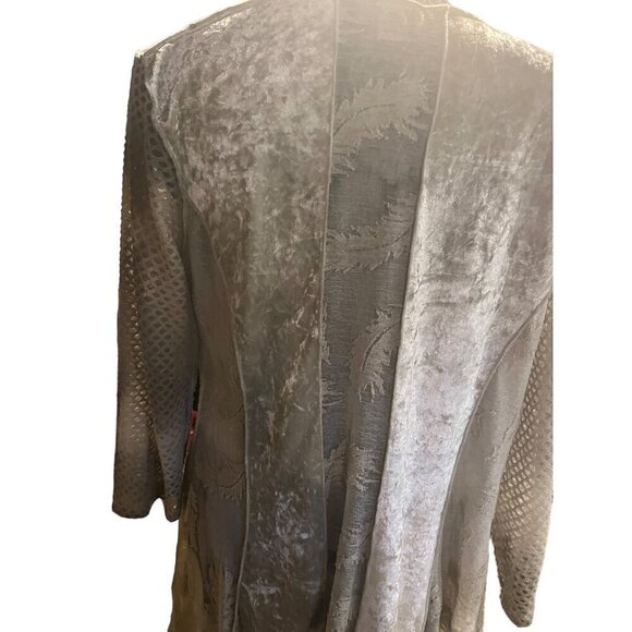 Gently used grey feather print Cardin size medium - Picture 14 of 16